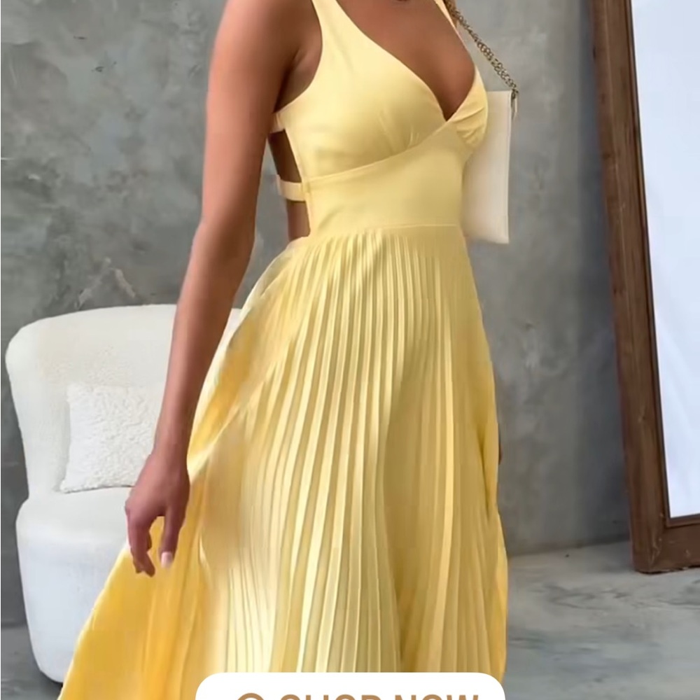 Elegant Yellow Pleated Dress